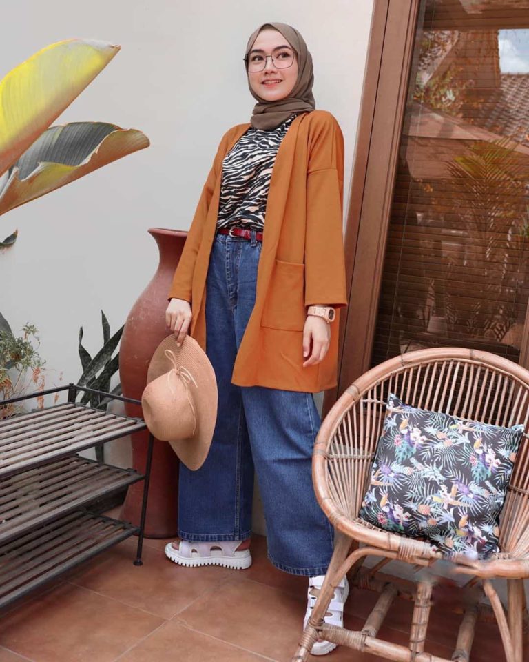 10 Inspirasi OOTD Jeans Biar Tampil Makin Chic - Dailysia