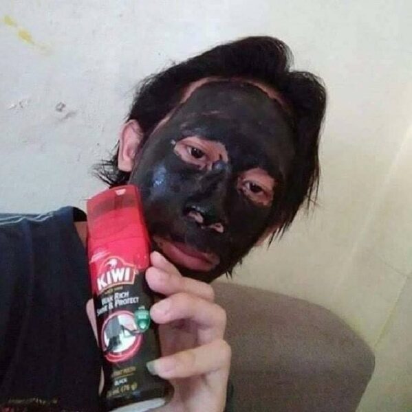 Kocak! 10 Potret Orang Pakai Masker Wajah Anti Mainstream | Dailysia