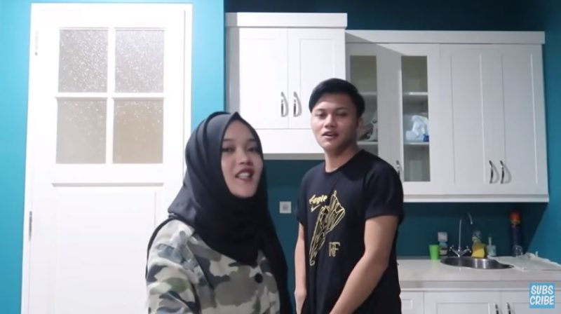 10 Potret Rumah Minimalis Rizky Febian, Serba Biru & Kasur Seharga ...