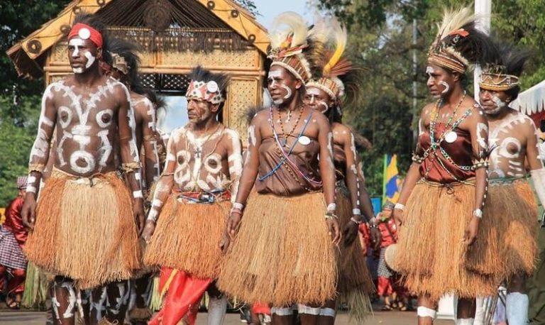 10 Fakta Pakaian Adat Papua, dari Bahan Hingga Aturan Memakainya