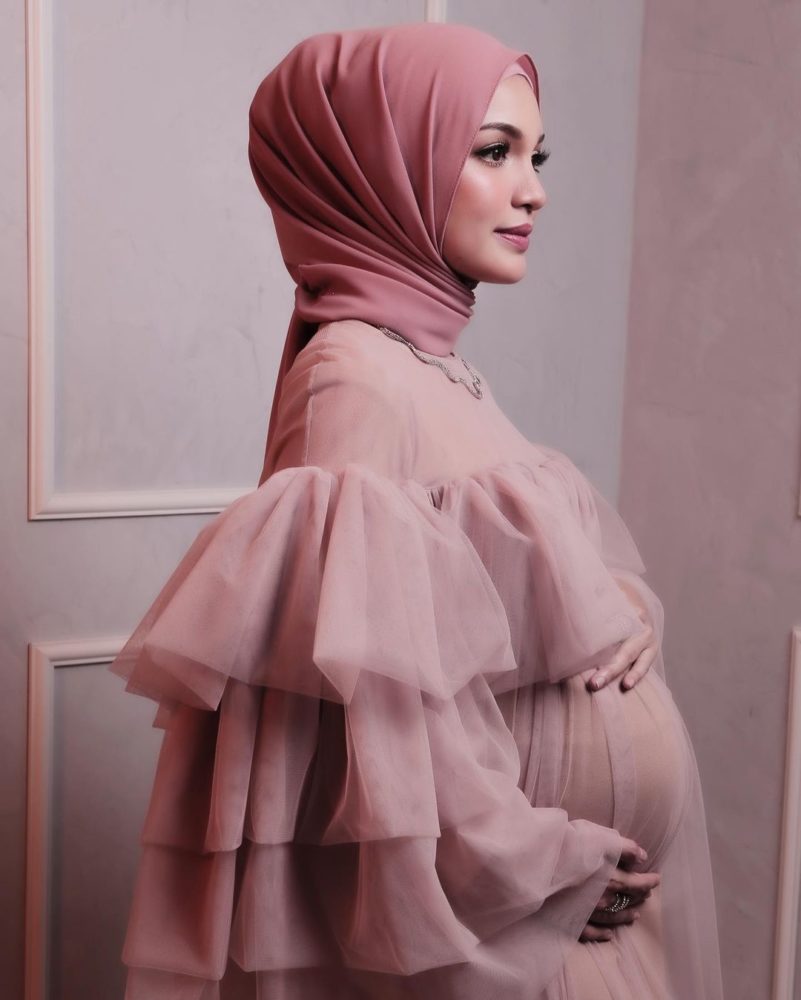 Amyra Rosli  Biodata, Profil, Fakta, Umur, Agama, Suami, Karier