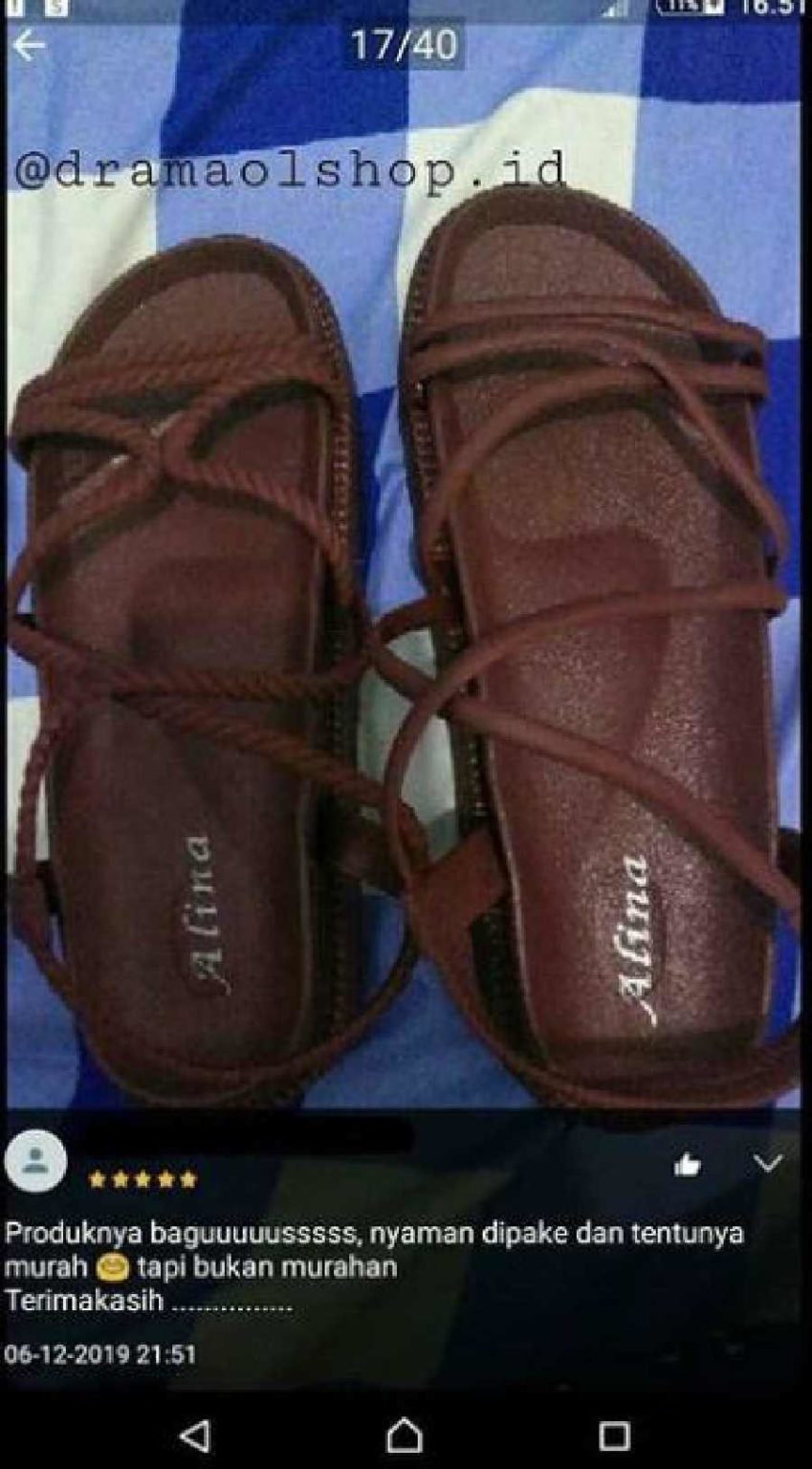 Bikin Sedih 10 Kejadian Apes Saat Beli Sepatu dan Sandal  