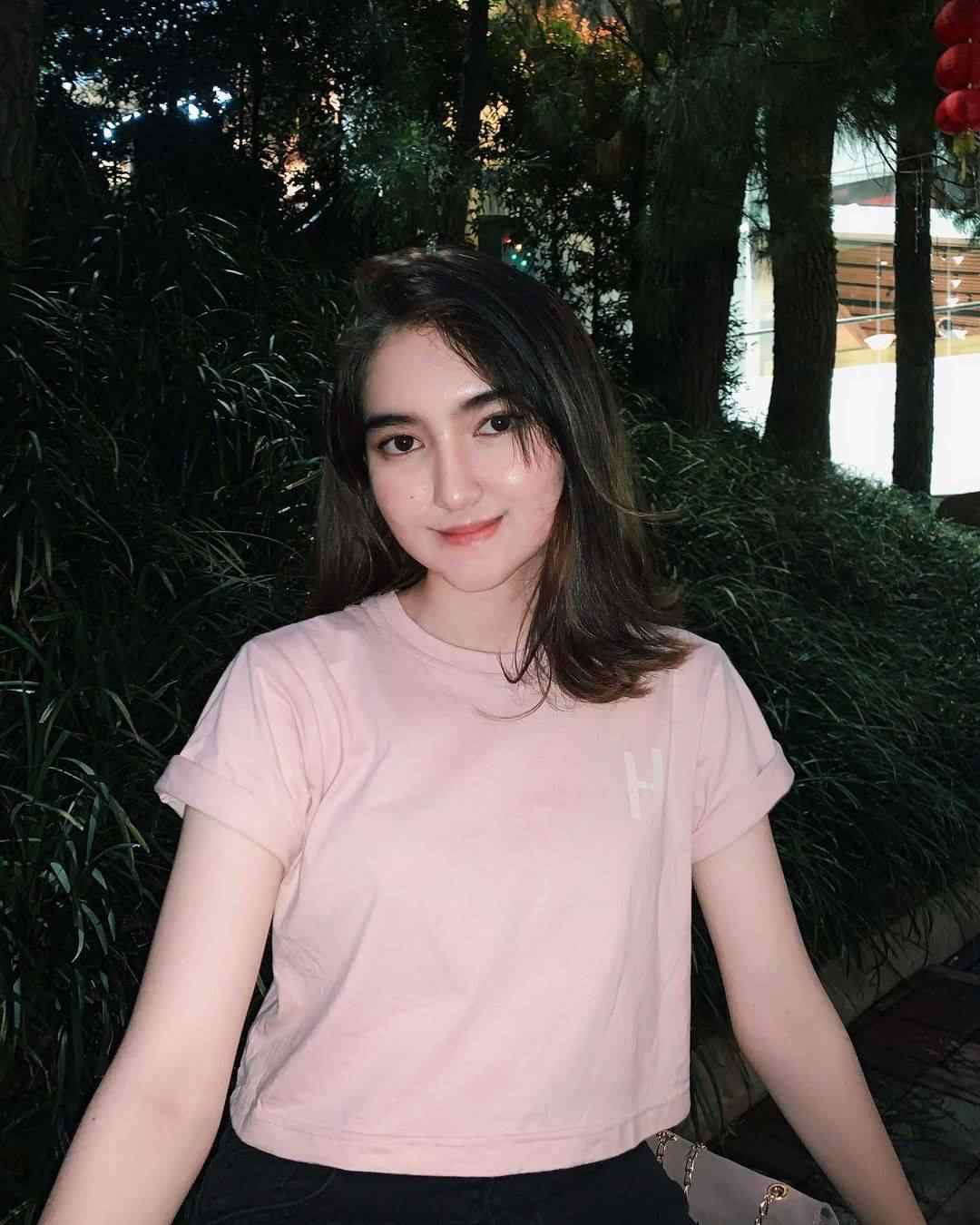 10 Potret Cantik Raden Alvysa, Seleb TikTok Geulis Berdarah Sunda