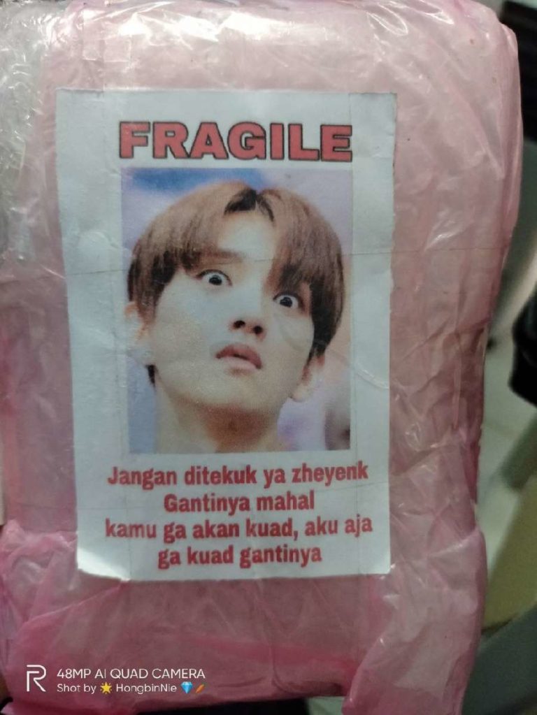 Ngakak! 10 Tulisan Pesan 'Jangan Dibanting' di Paket Ini