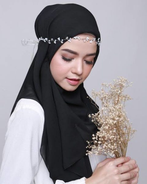 Makin Cantik, 10 Aksesoris Hijab Modern - Dailysia