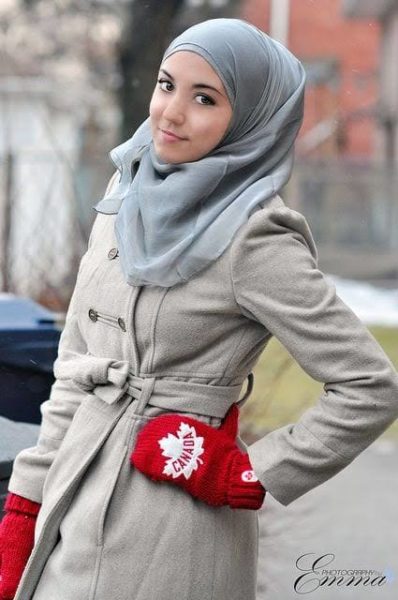 10 Warna Jilbab Cocok Dengan Baju Abu-Abu - Dailysia