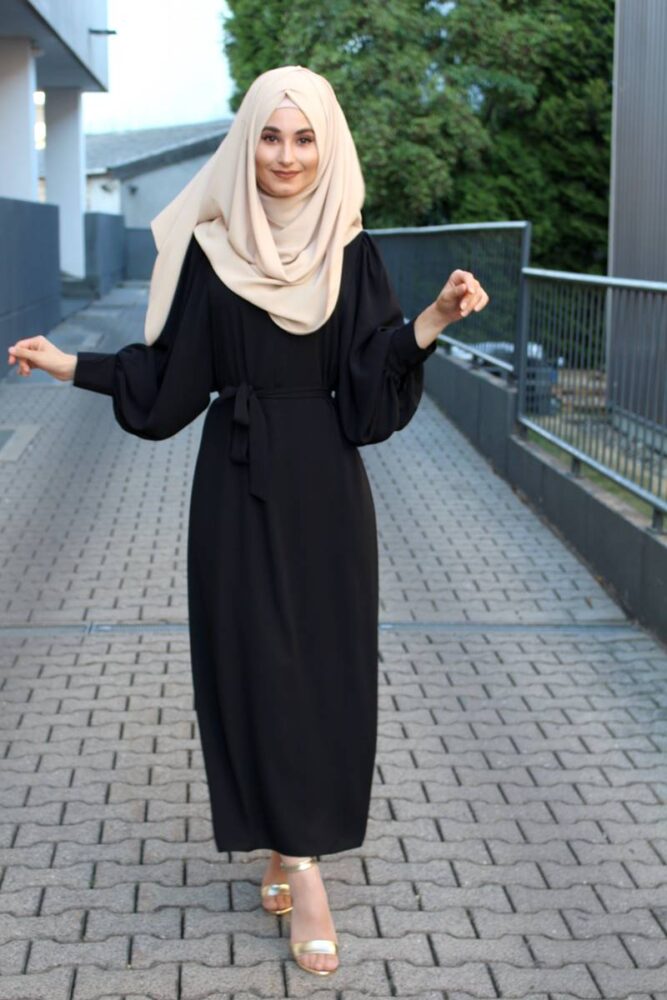 17 Warna Jilbab Yang Cocok Dengan Gamis Hitam - Dailysia